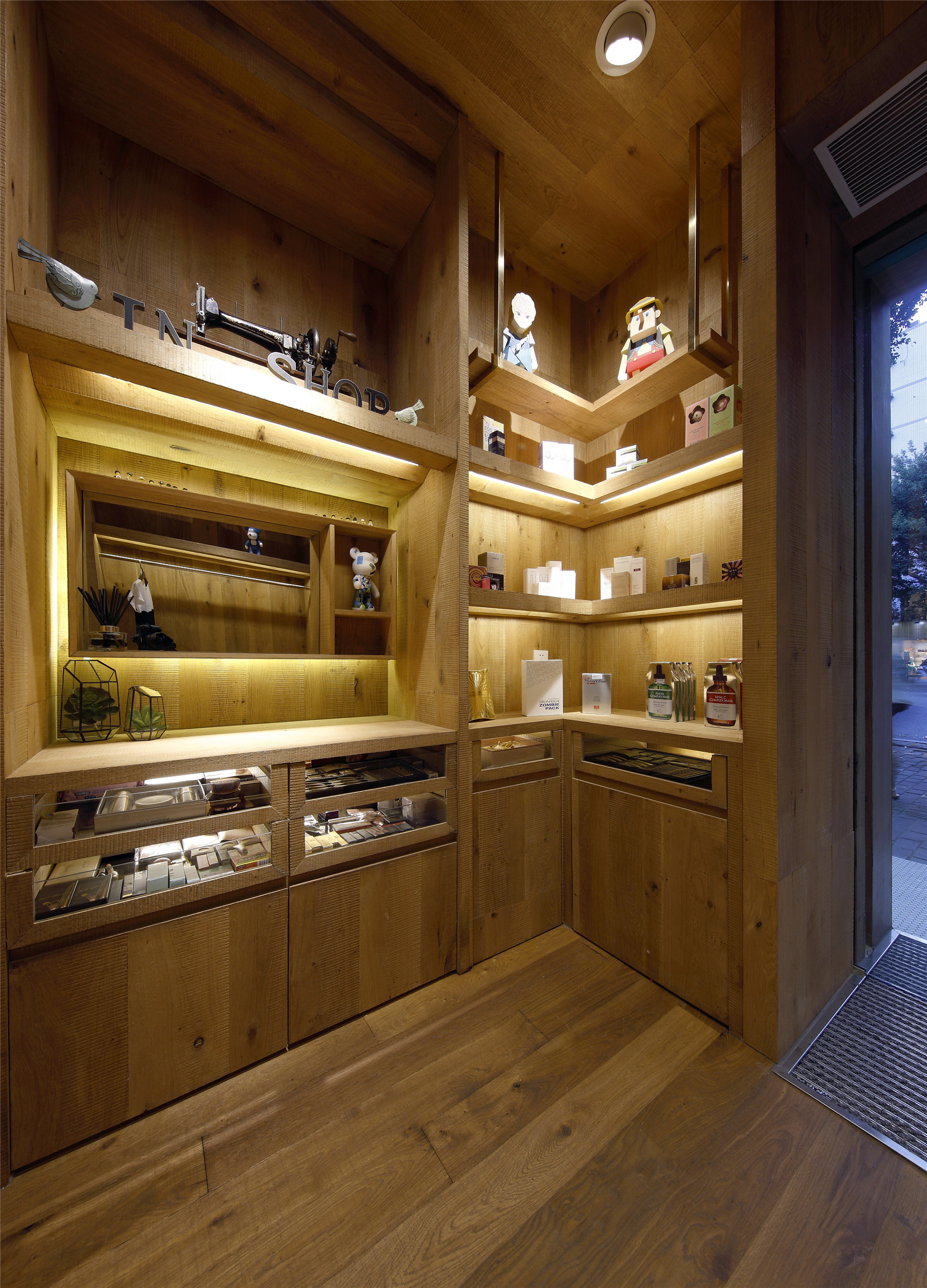 原木風格服裝店裝修設計-第5張圖片-上海古都建筑設計集團