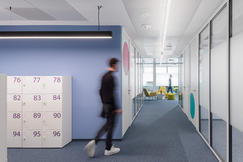 1000㎡生物公司辦公空間設計布局-辦公室裝修設計效果圖-第4張圖片-上海古都建筑設計集團